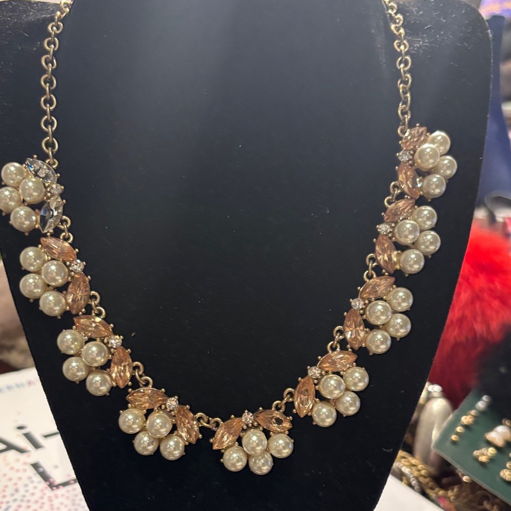 Elegant Pearl and Gold Necklace